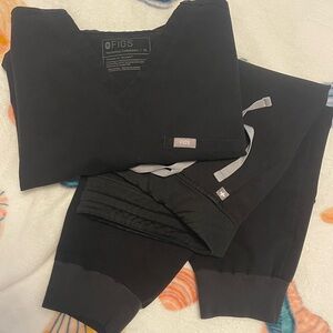 Figs Black Medical Scrub Top and Jogger Pants Set